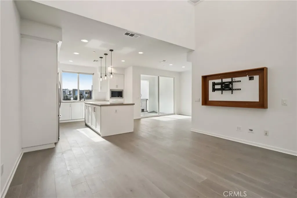 170 Fable, Irvine, California 92618 home-pic-10
