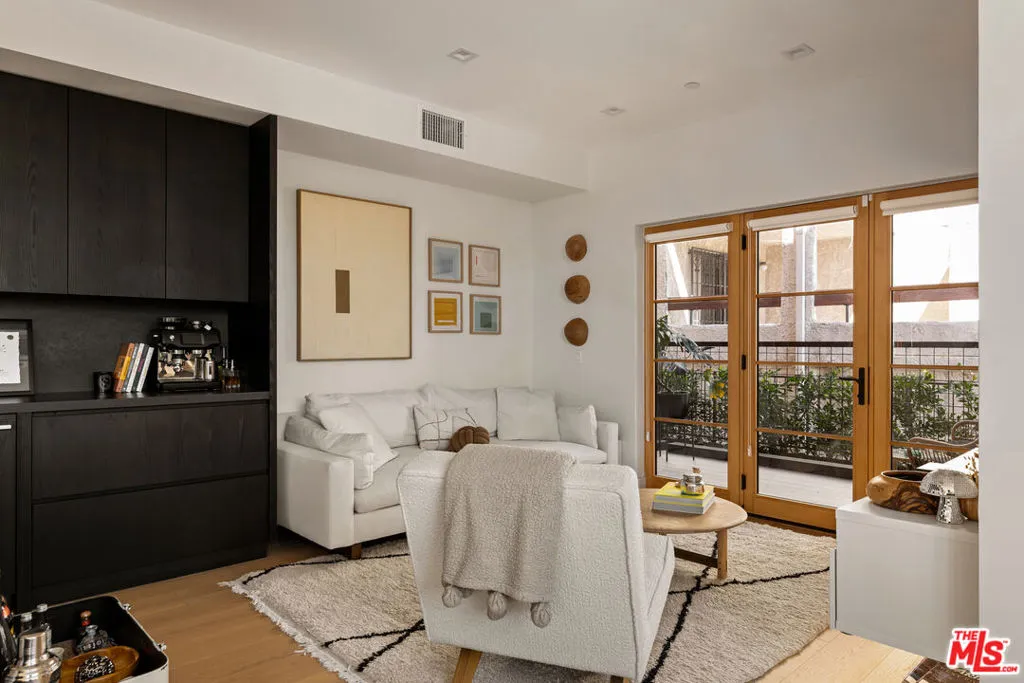 1033 N Vista Street D, West Hollywood, California 90046 home-pic-3
