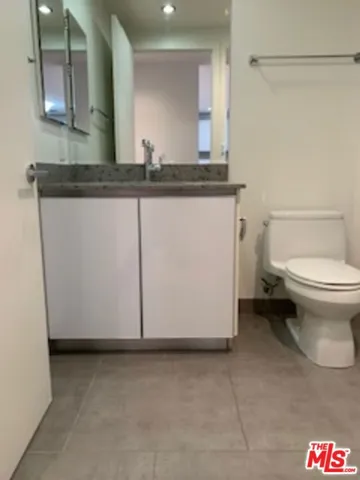 2nd Bath w/shower