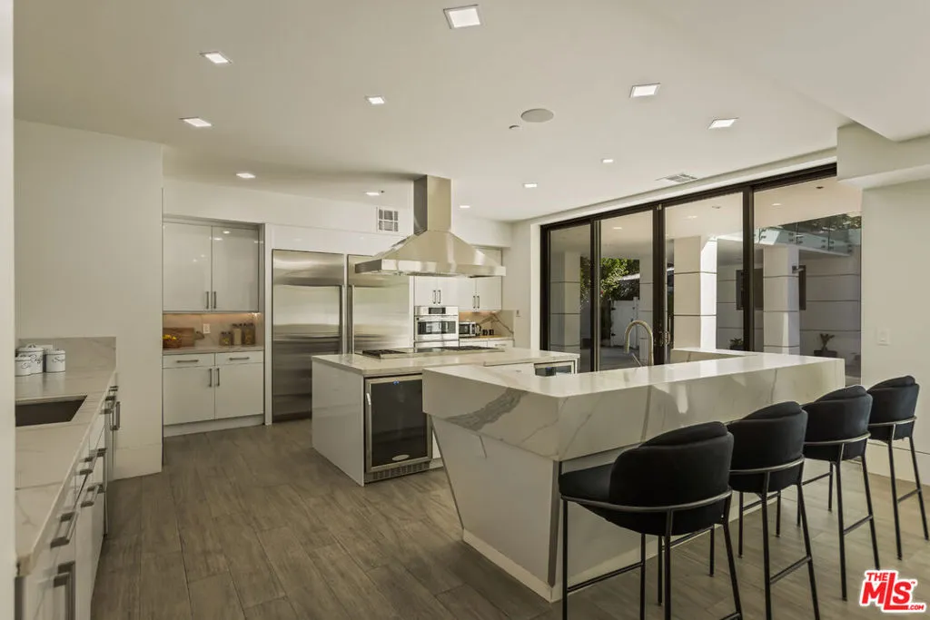 4230 Valley Meadow Road, Encino, California 91436 home-pic-11