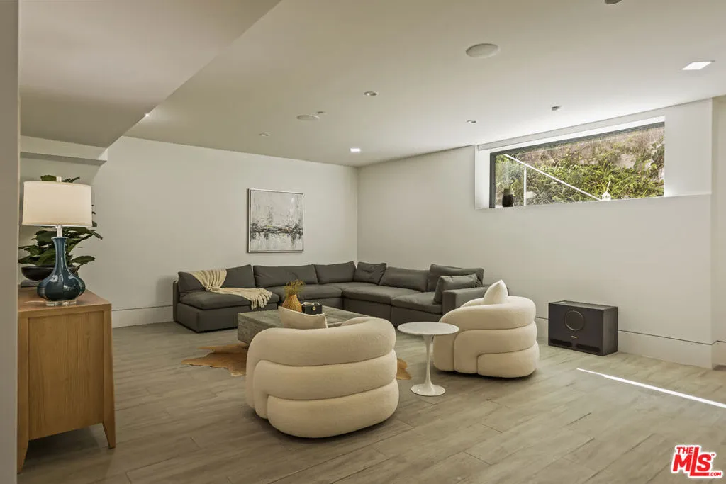 4230 Valley Meadow Road, Encino, California 91436 home-pic-31