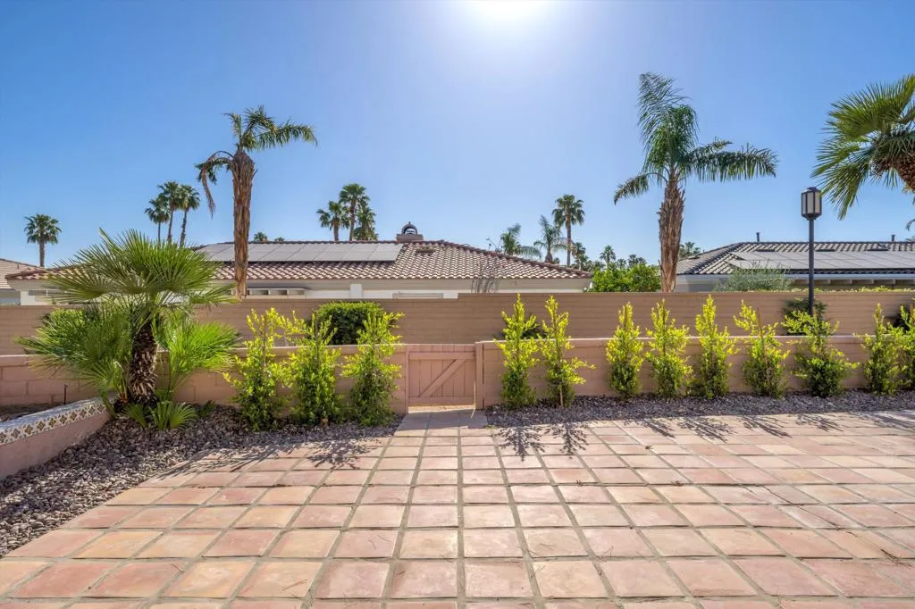 44059 Chamonix Court, Palm Desert, California 92260 home-pic-12