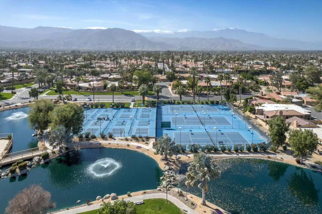 44059 Chamonix Court, Palm Desert, California 92260 home-pic-33