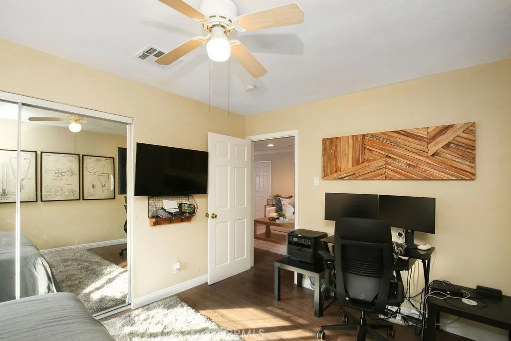 5024 N Bentree Circle, Long Beach, California 90807 home-pic-13