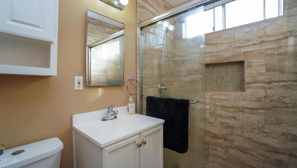 172 W Yucca Street, Oxnard, California 93033 home-pic-23