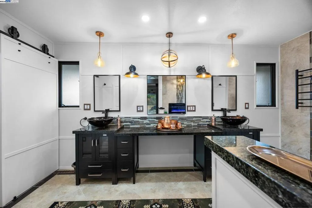 699 Fiesta Place, Hayward, California 94544 home-pic-28