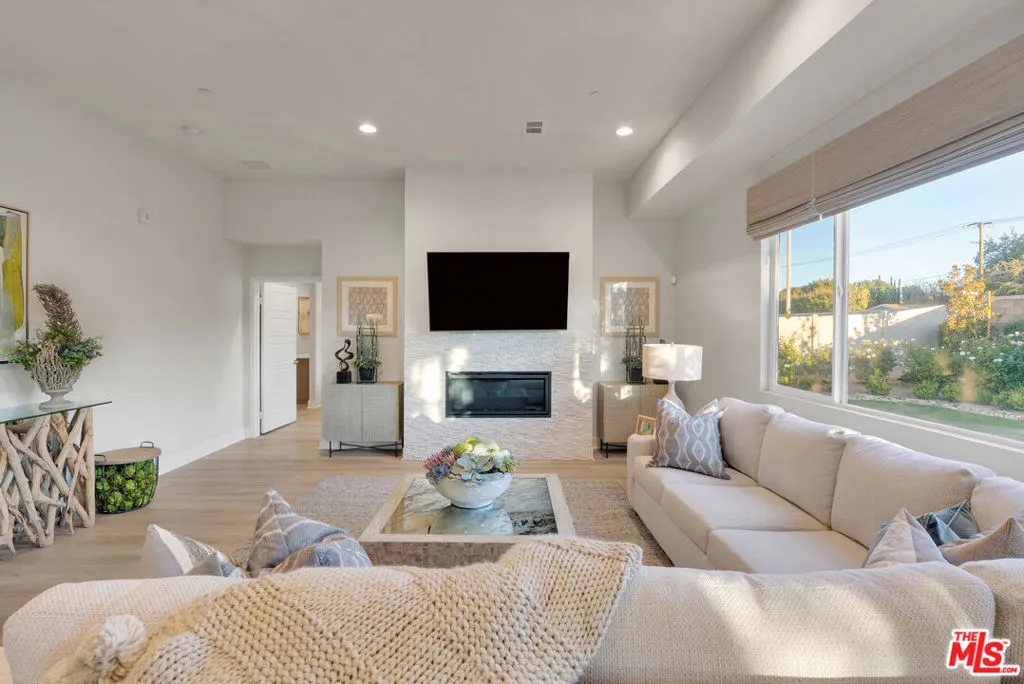 3664 Saddleback Drive, Palmdale, California 93550 home-pic-25