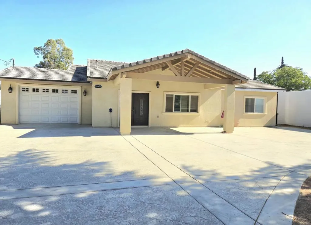 10956 Cherry Avenue, Cherry Valley, California 92223 home-pic-1