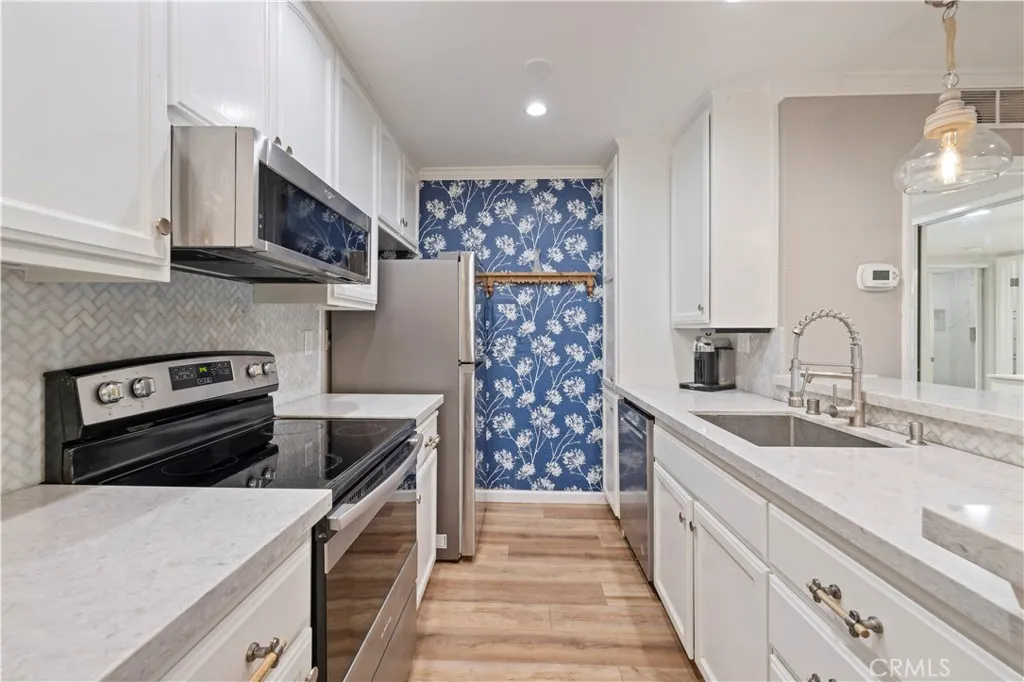 23515 Lyons 225, Valencia, California 91355 home-pic-6
