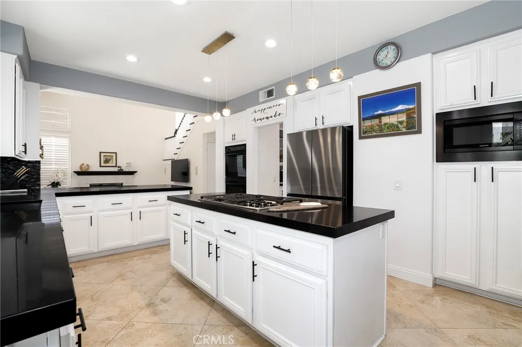 29668 Mammoth, Canyon Country, California 91387 home-pic-16