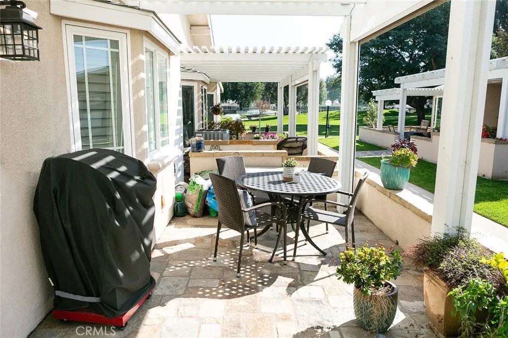 1790 Sunningdale Ave 15g, Seal Beach, California 90740 home-pic-2