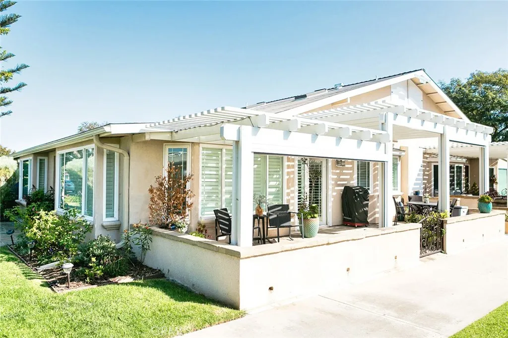 1790 Sunningdale Ave 15g, Seal Beach, California 90740 home-pic-0