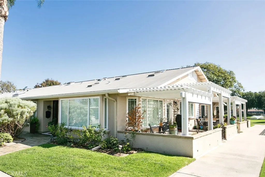 1790 Sunningdale Ave 15g, Seal Beach, California 90740 home-pic-1