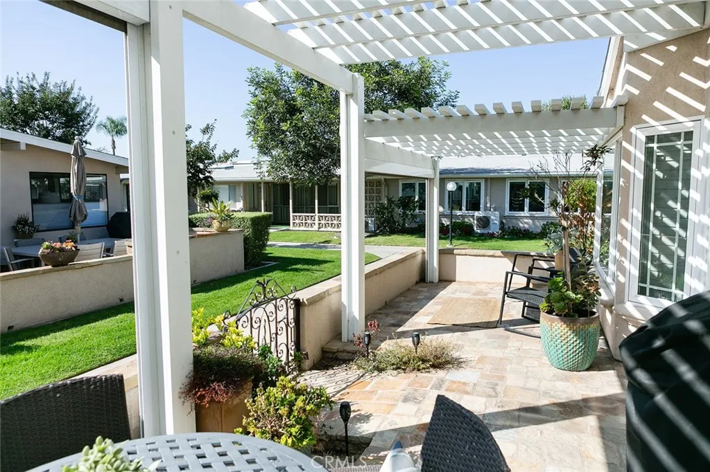 1790 Sunningdale Ave 15g, Seal Beach, California 90740 home-pic-24