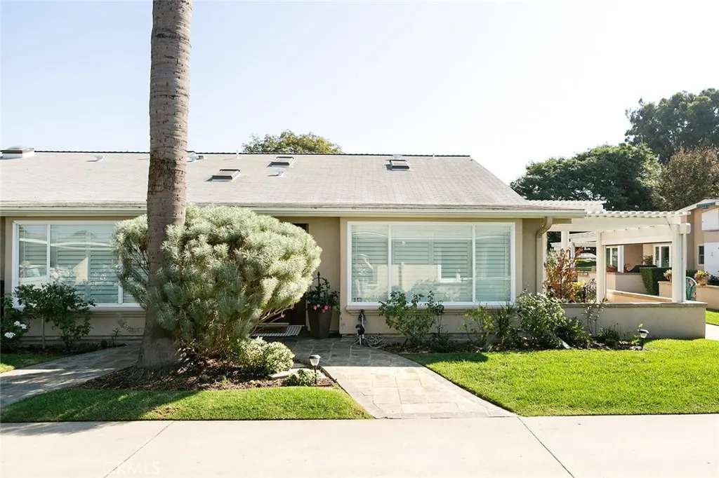 1790 Sunningdale Ave 15g, Seal Beach, California 90740 home-pic-3