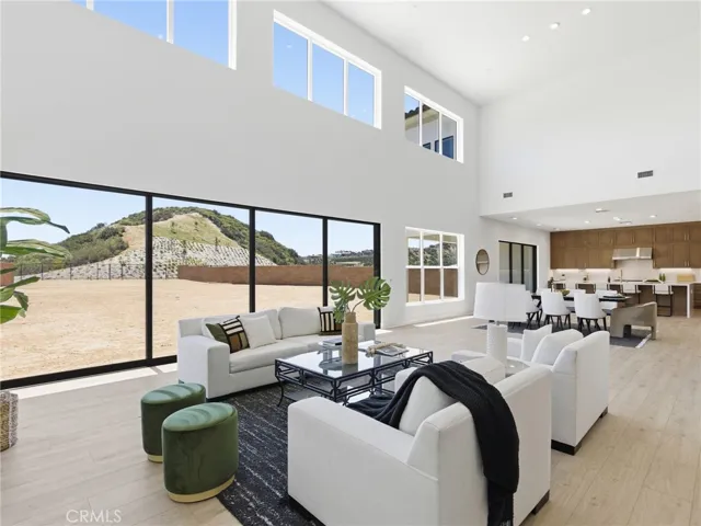 Great Room: Fernwood Italianate - The Ridge Collection at Bella Vista - Homesite 68