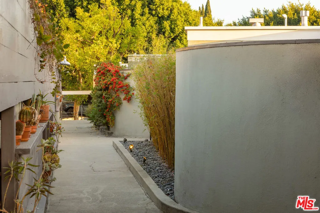 2845 1/2 Avenel Street, Los Angeles, California 90039 home-pic-23