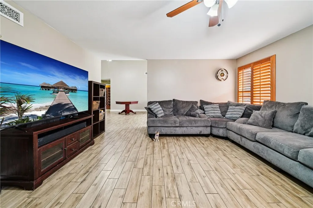 1925 S Starfire, Corona, California 92879 home-pic-8