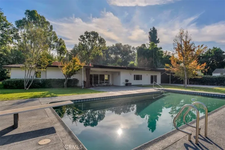 8359 Melvin Avenue, Northridge, California 91324