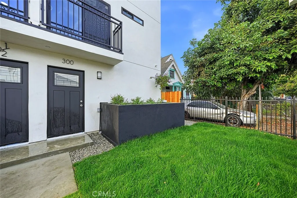 300 E 25th, Los Angeles, California 90011 home-pic-3
