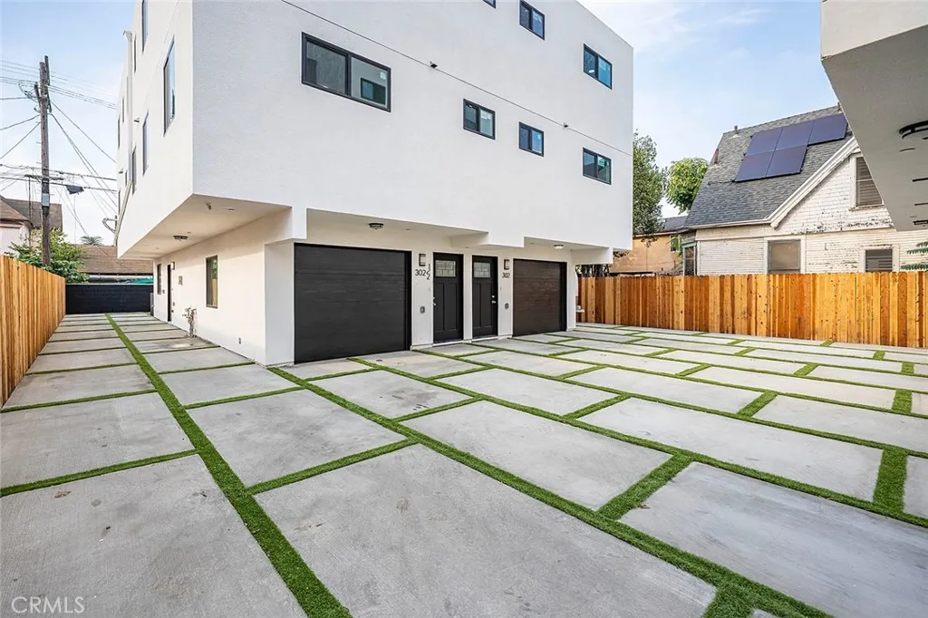 300 E 25th, Los Angeles, California 90011 home-pic-39