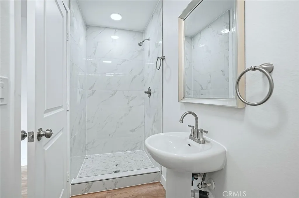 300 E 25th, Los Angeles, California 90011 home-pic-18