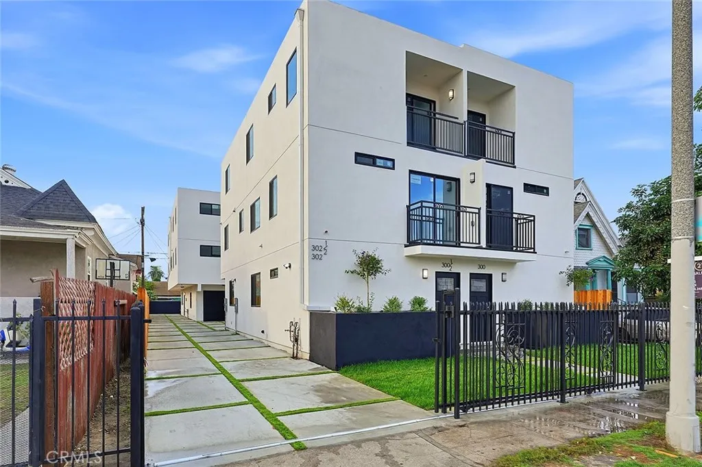 300 E 25th, Los Angeles, California 90011 home-pic-0