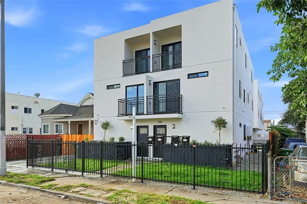 300 E 25th, Los Angeles, California 90011 home-pic-2