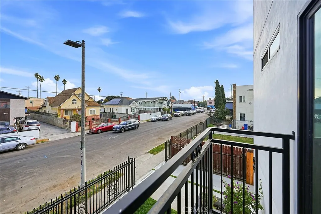 300 E 25th, Los Angeles, California 90011 home-pic-32