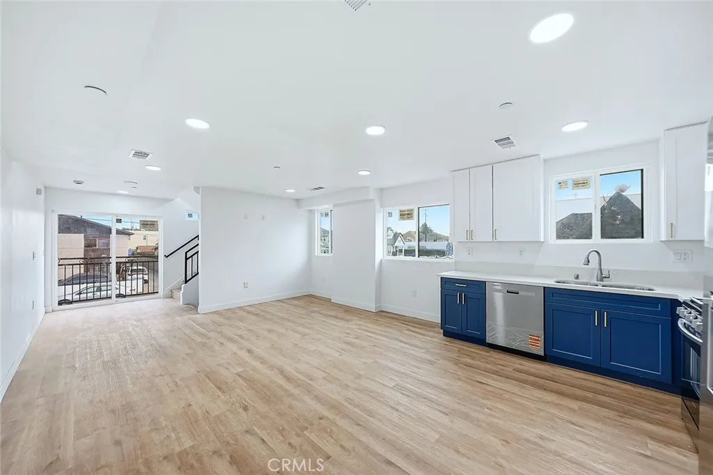 300 E 25th, Los Angeles, California 90011 home-pic-5