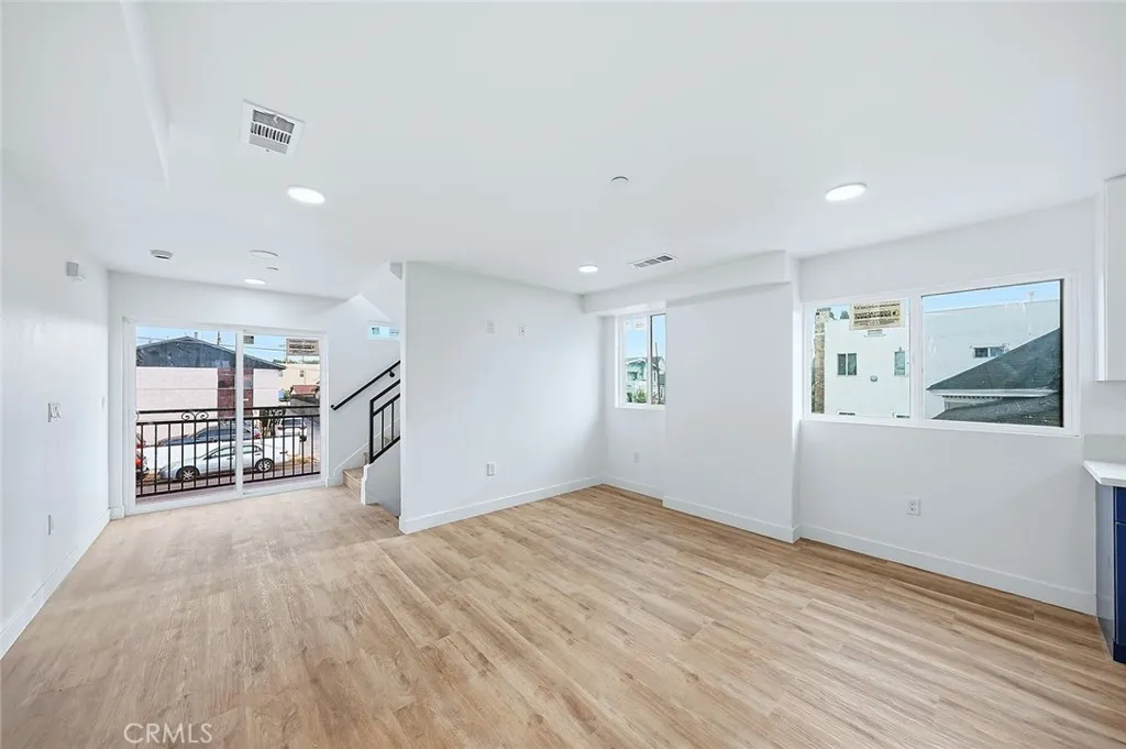300 E 25th, Los Angeles, California 90011 home-pic-6