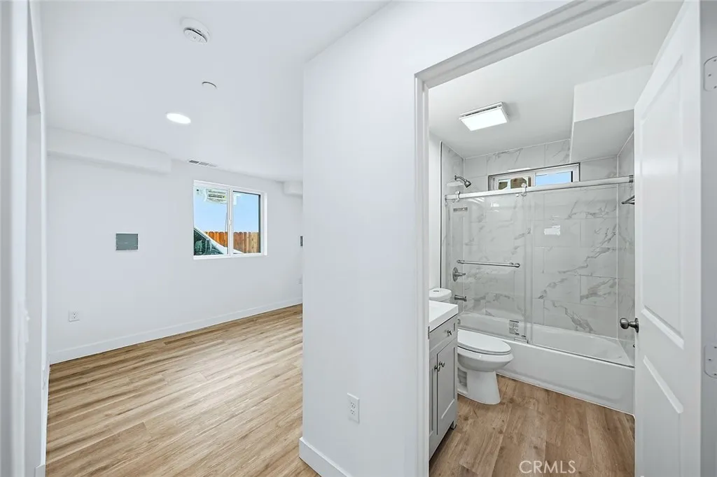 300 E 25th, Los Angeles, California 90011 home-pic-21