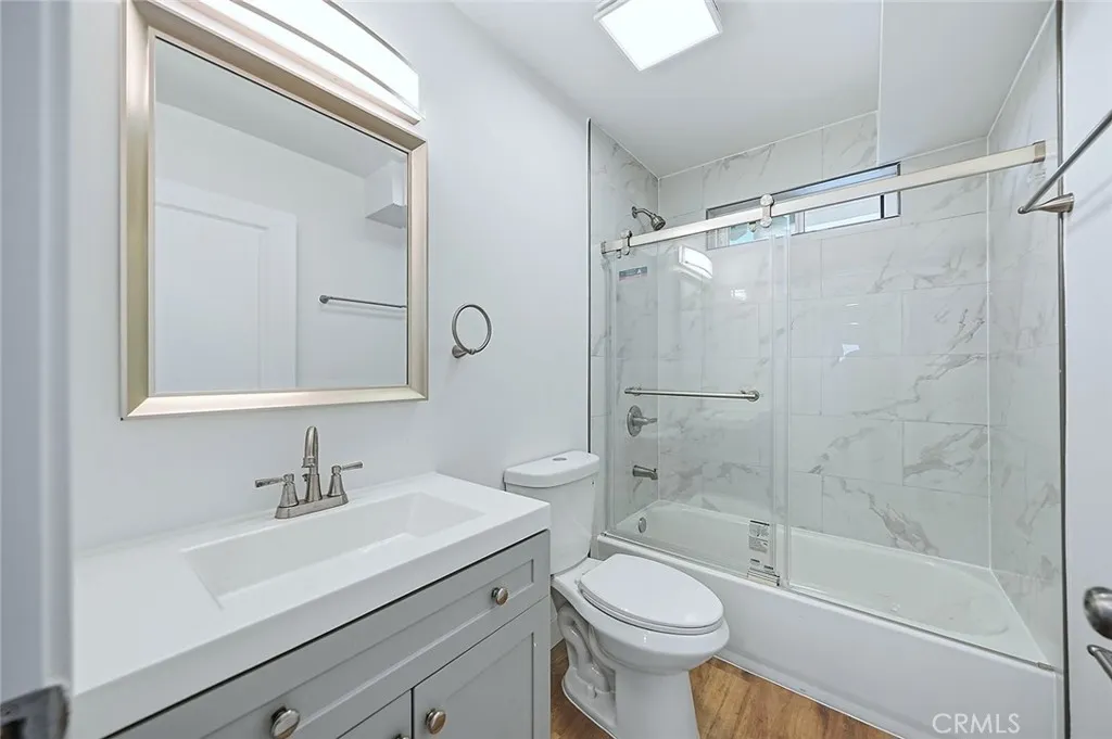 300 E 25th, Los Angeles, California 90011 home-pic-20