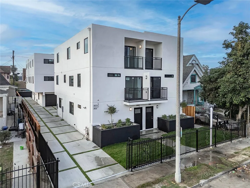 300 E 25th, Los Angeles, California 90011 home-pic-36