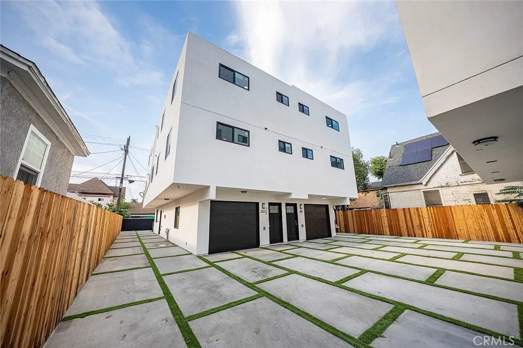 300 E 25th, Los Angeles, California 90011 home-pic-40