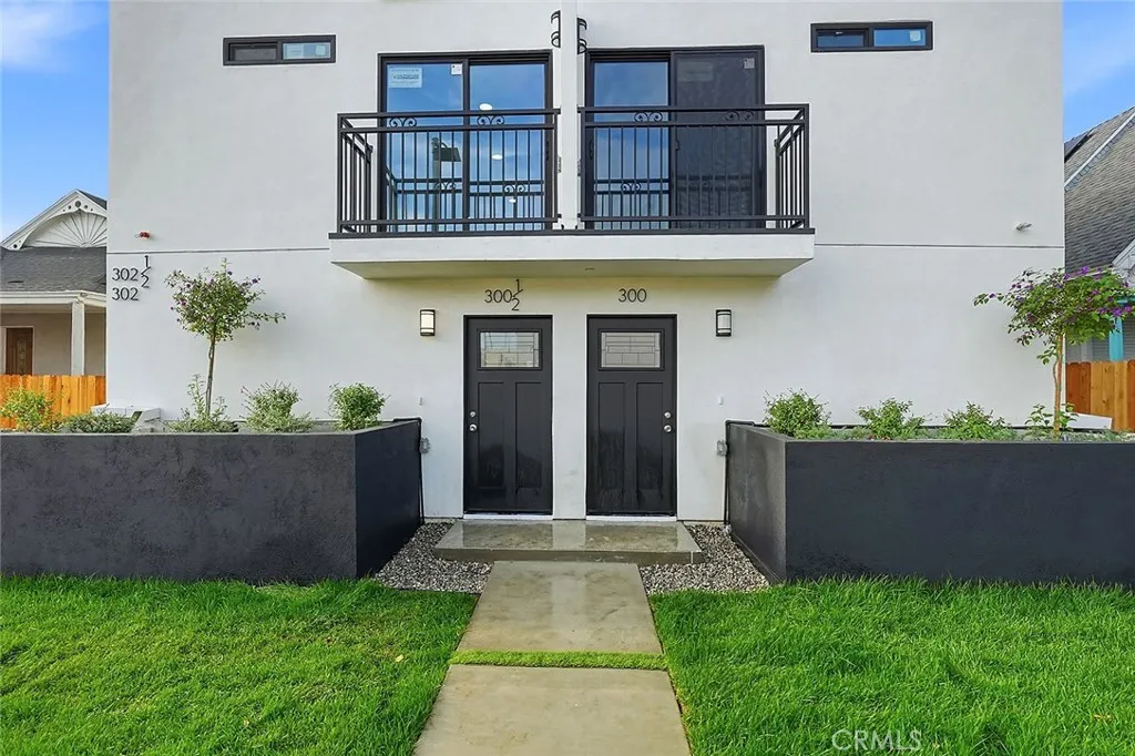 300 E 25th, Los Angeles, California 90011 home-pic-1