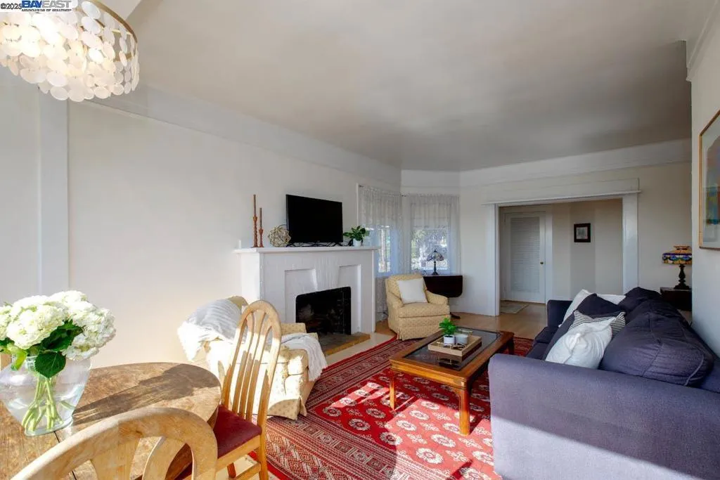 2000 Clinton Ave, Alameda, California 94501 home-pic-6