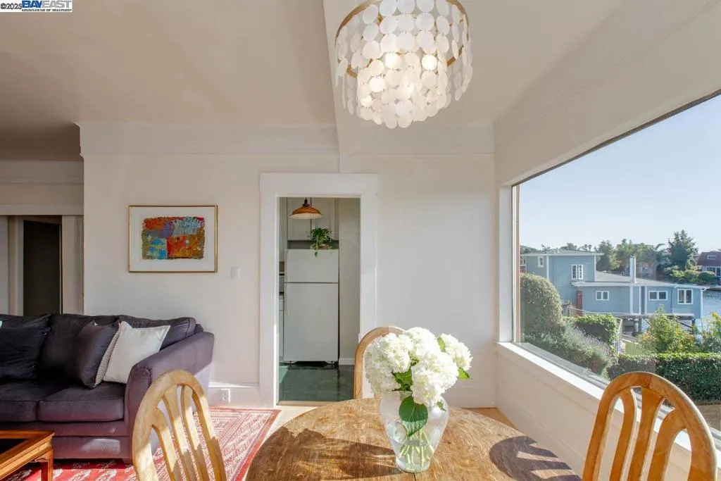 2000 Clinton Ave, Alameda, California 94501 home-pic-14