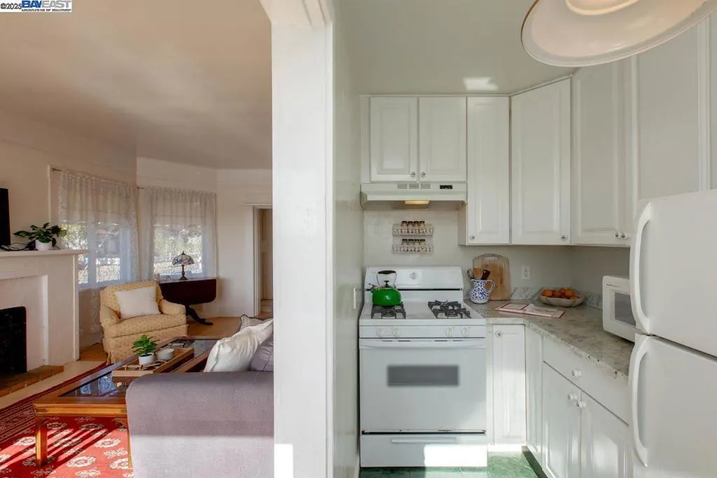 2000 Clinton Ave, Alameda, California 94501 home-pic-15