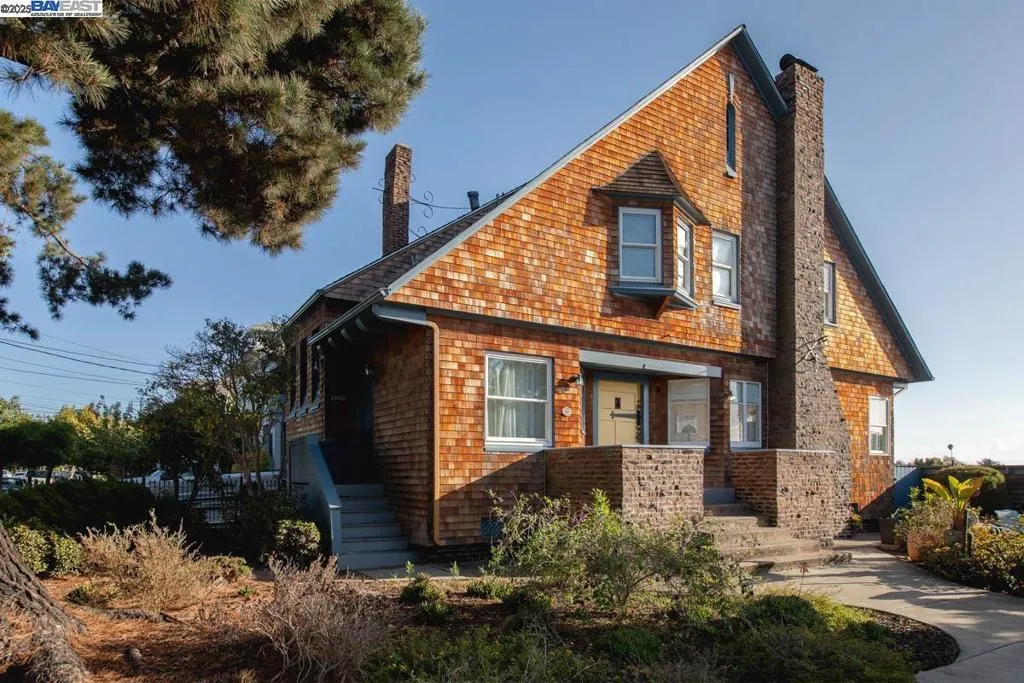 2000 Clinton Ave, Alameda, California 94501 home-pic-1