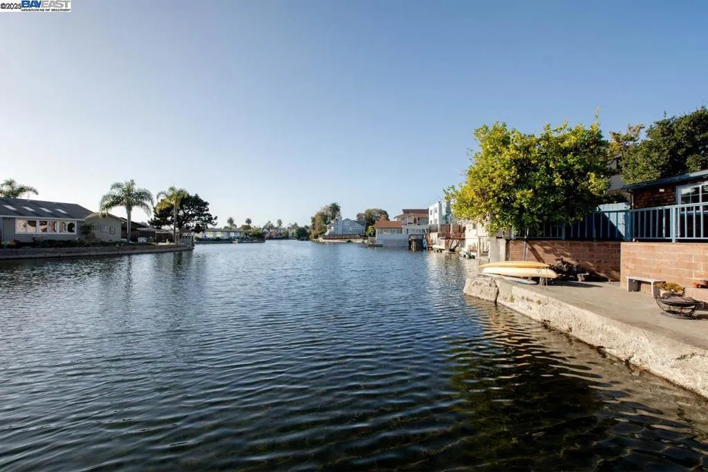 2000 Clinton Ave, Alameda, California 94501 home-pic-37