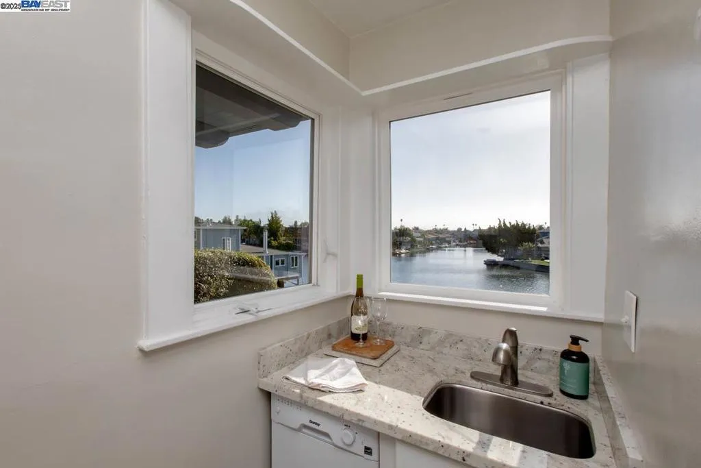 2000 Clinton Ave, Alameda, California 94501 home-pic-17