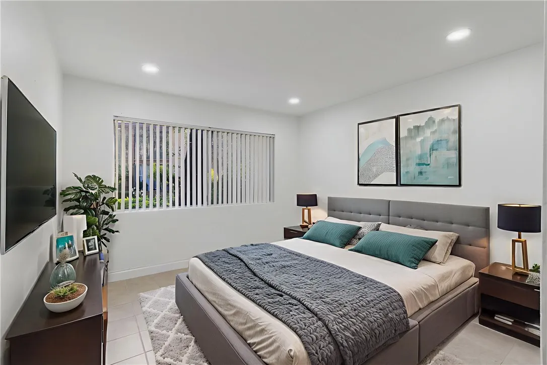 1044 Cabrillo Park B, Santa Ana, California 92701 home-pic-10