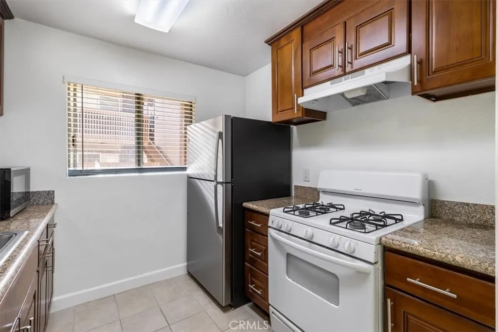 1044 Cabrillo Park B, Santa Ana, California 92701 home-pic-5