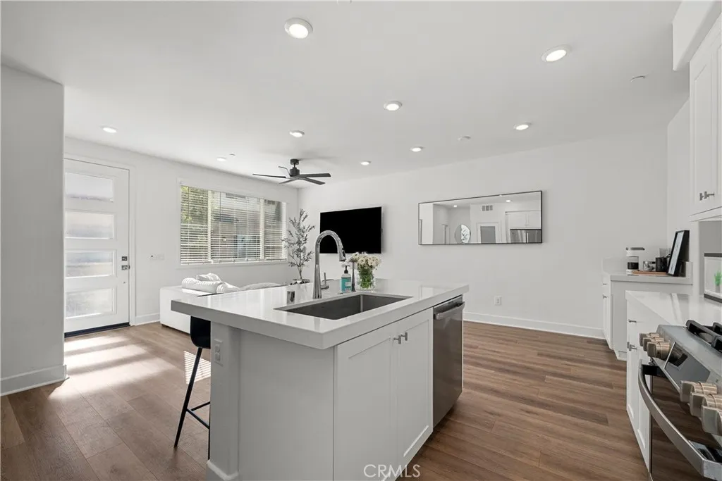 2533 Little Rock, Simi Valley, California 93065 home-pic-14