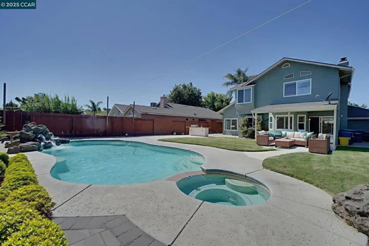 1210 Snow Ridge Ct, Modesto, California 95351