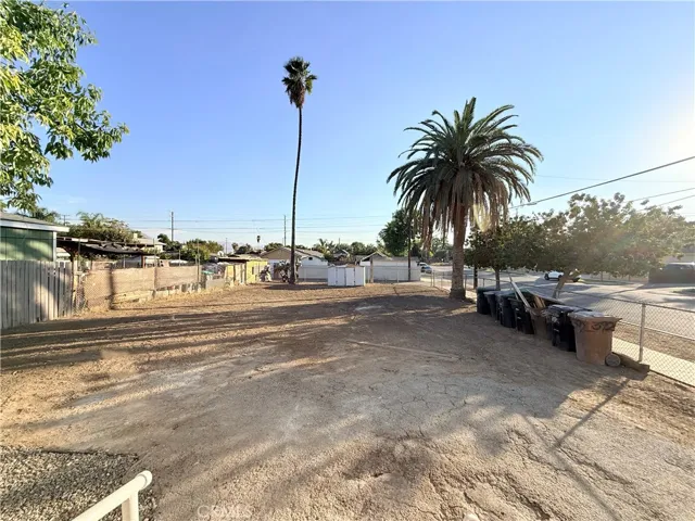 392 W L, Colton, California 92324