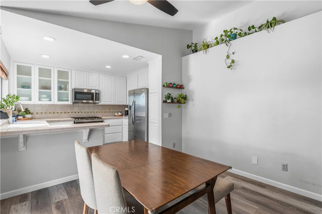 28575 Village Lakes Road, Highland, California 92346 home-pic-9