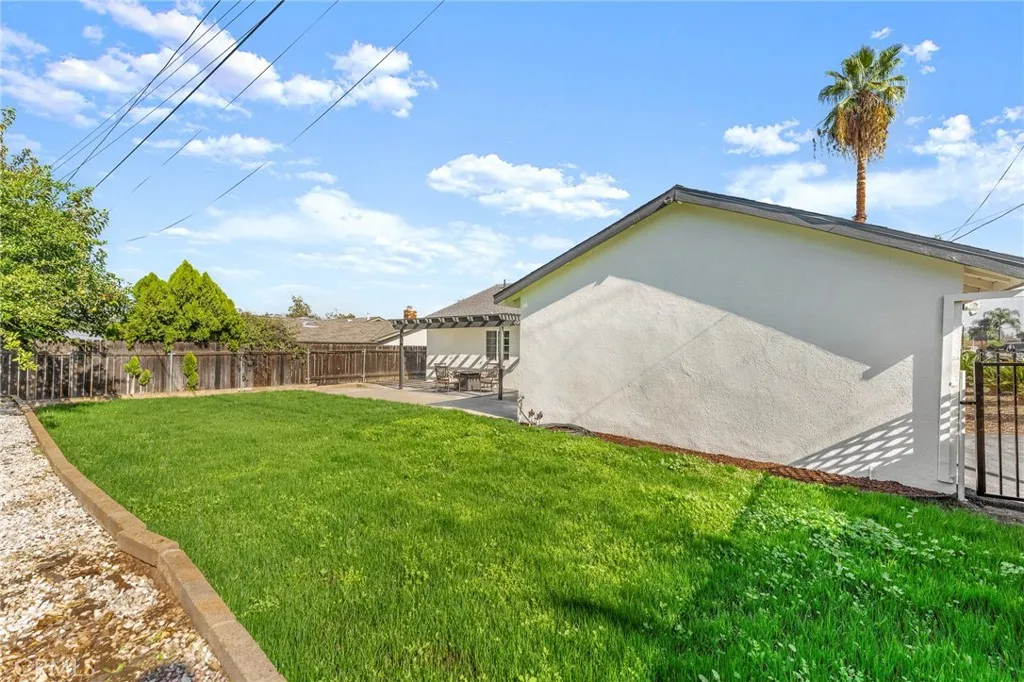 350 Sherwood, Redlands, California 92373 home-pic-25