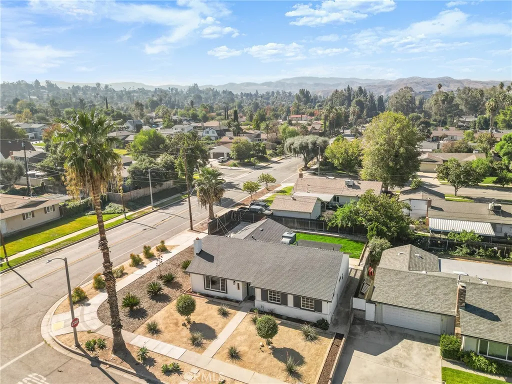 350 Sherwood, Redlands, California 92373 home-pic-32